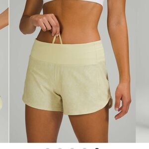 Lululemon Speed Up Mid-Rise Short 4"
Gravel Dust Dew Green Multi / Dew Green 2